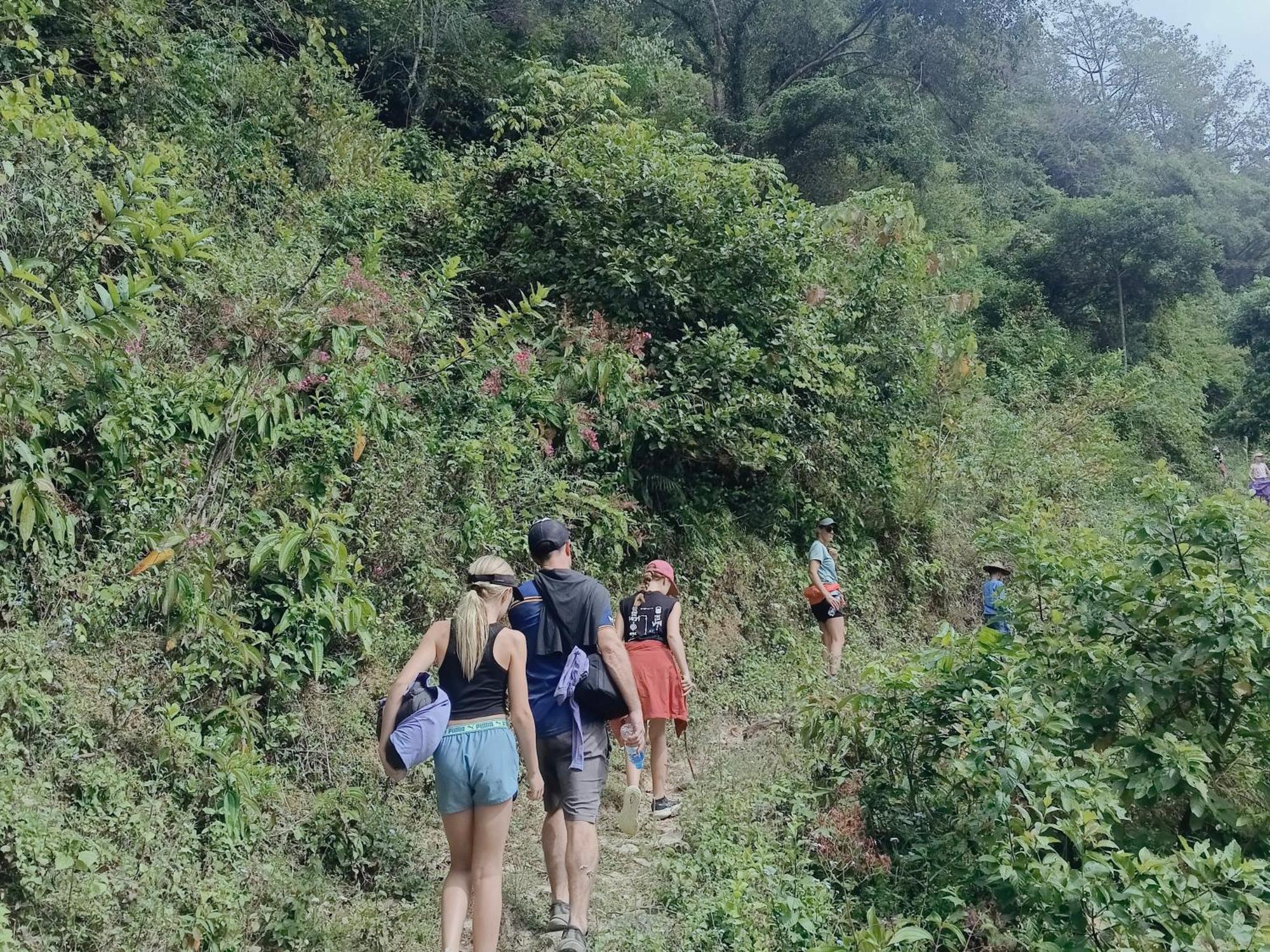 Quang Thuan Ban Gioc Homestay カオバン エクステリア 写真